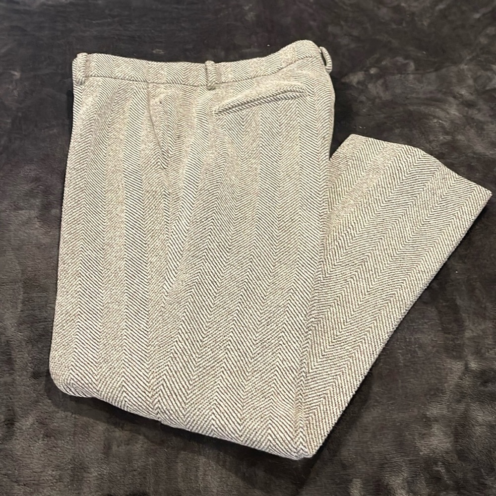 Ann Taylor Size 6 ankle length trousers.